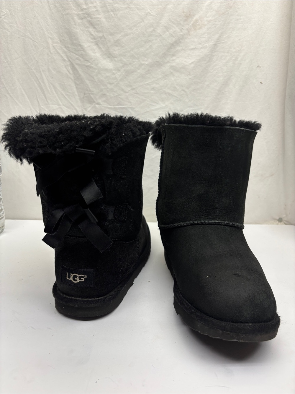 UGG Women's Short Bow Back Suede Boots - Black, size 6, box 76